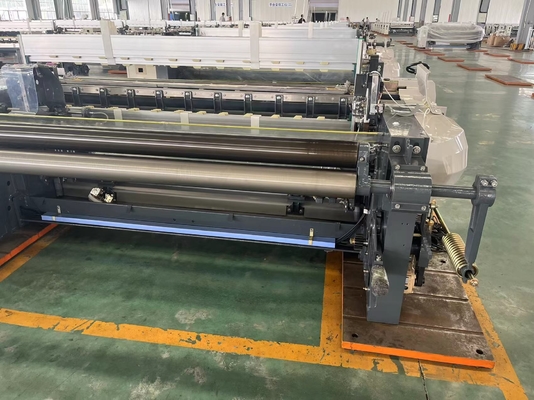 Máy dệt phản lực không khí 700 vòng / phút Vải sợi thủy tinh Vòi phun đơn Máy dệt phản lực không khí