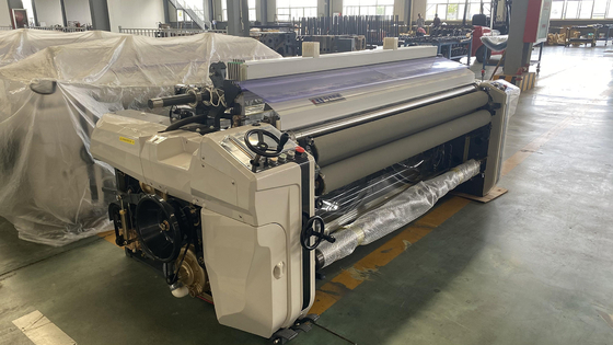 Máy dệt tia nước tốc độ 700 - 1000RPM để dệt Polyester Satin hai màu